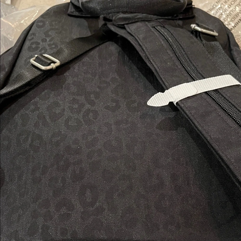 Baggallini Black Cheetah Embossed Naples Convertible Backpack/NWT